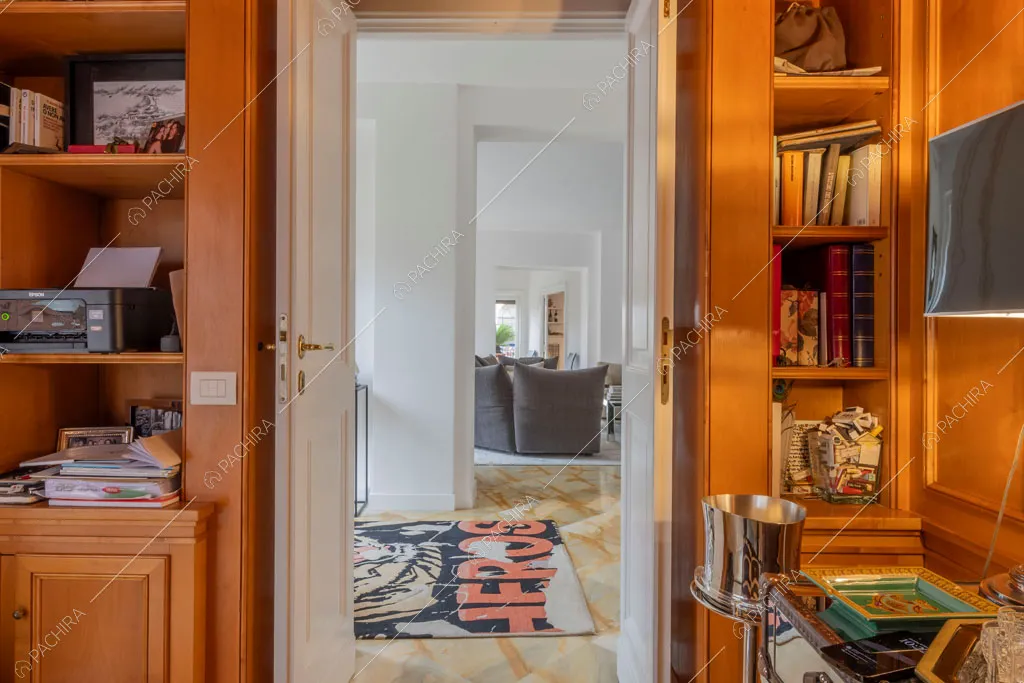 Studio dell'appartamento Mizuna, location in stile contemporaneo a Roma