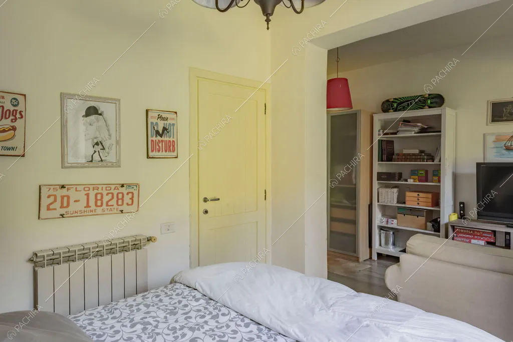 Letto matrimoniale della location Aliseo, villa in stile contemporaneo a Roma
