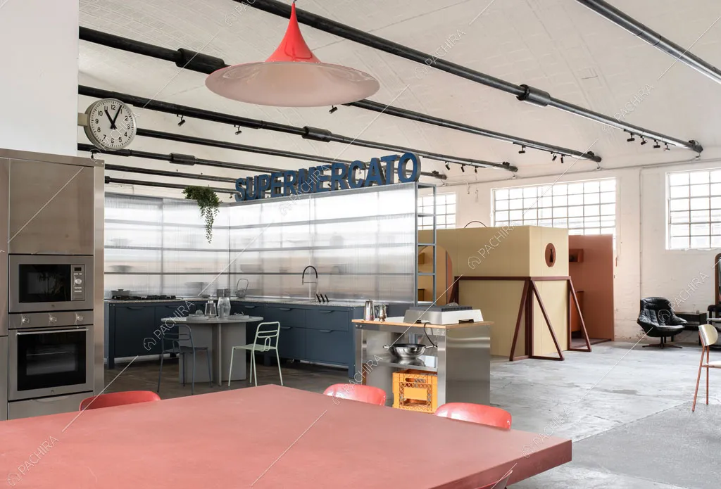 Cucina a vista dell'espositivo Bootia, location in stile moderno a Bologna