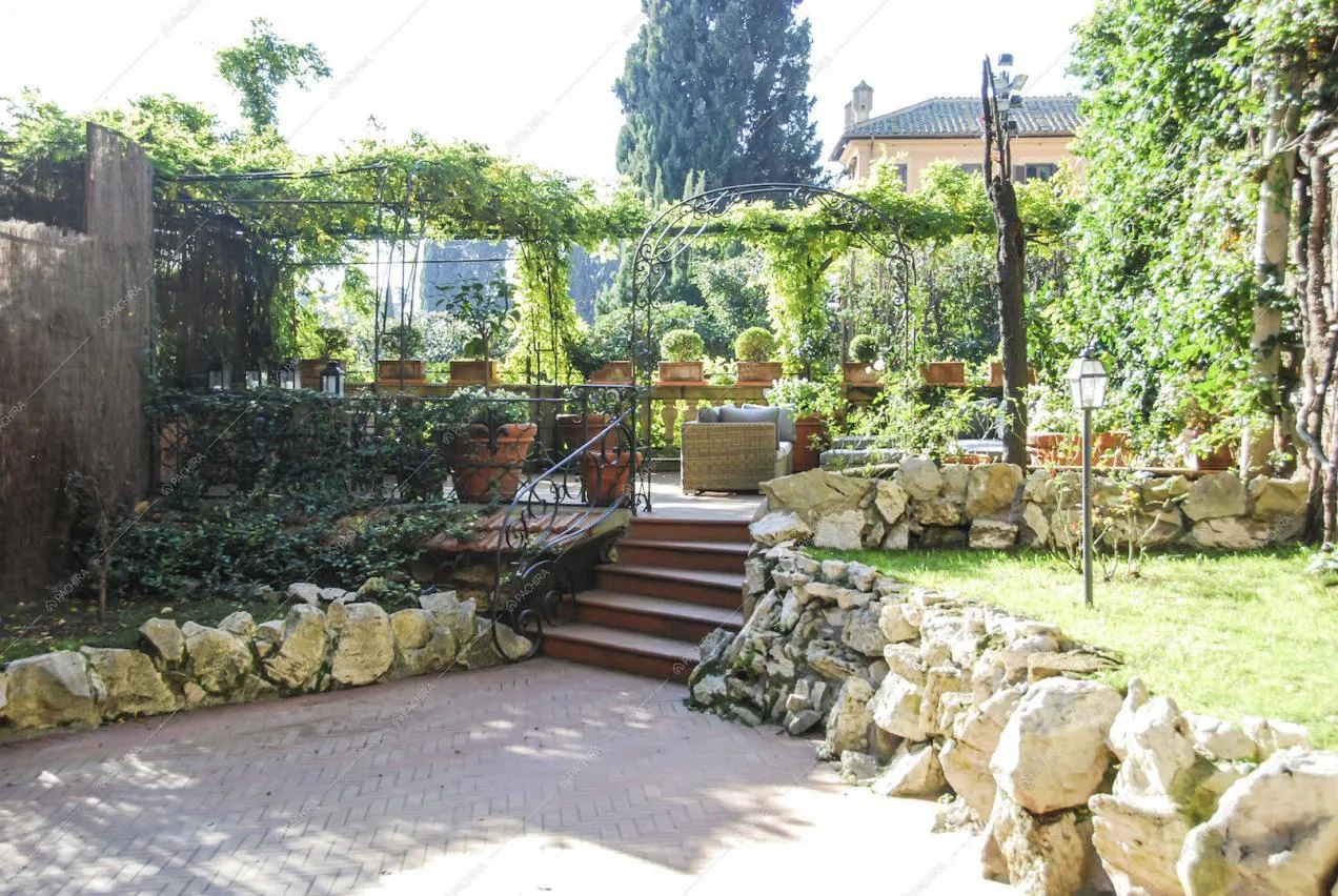 Scorcio sui divanetti da esterno