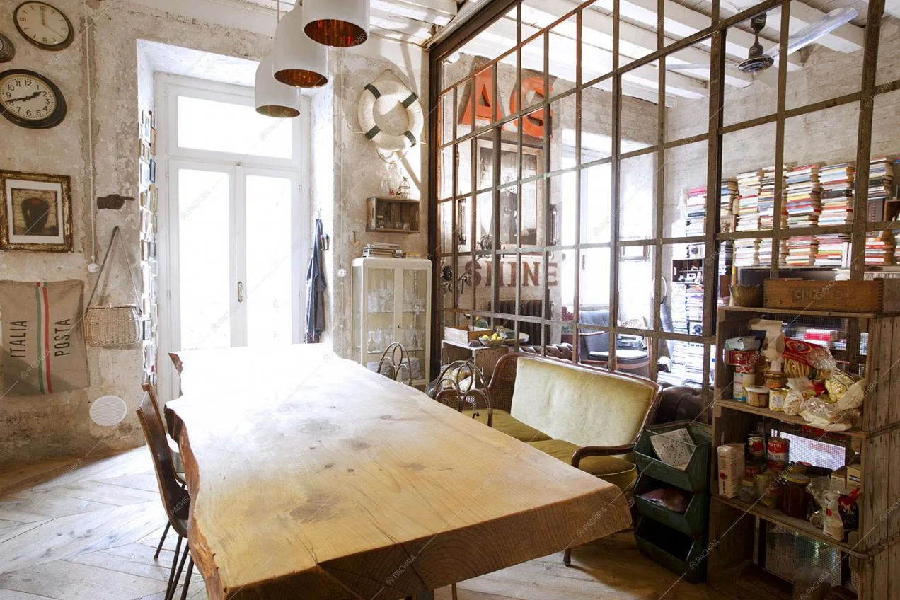 Tavolo da pranzo in legno, struttura in metallo divisoria