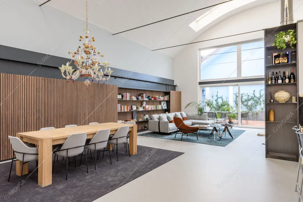 Zona pranzo del loft Genepi, location in stile contemporaneo a Milano