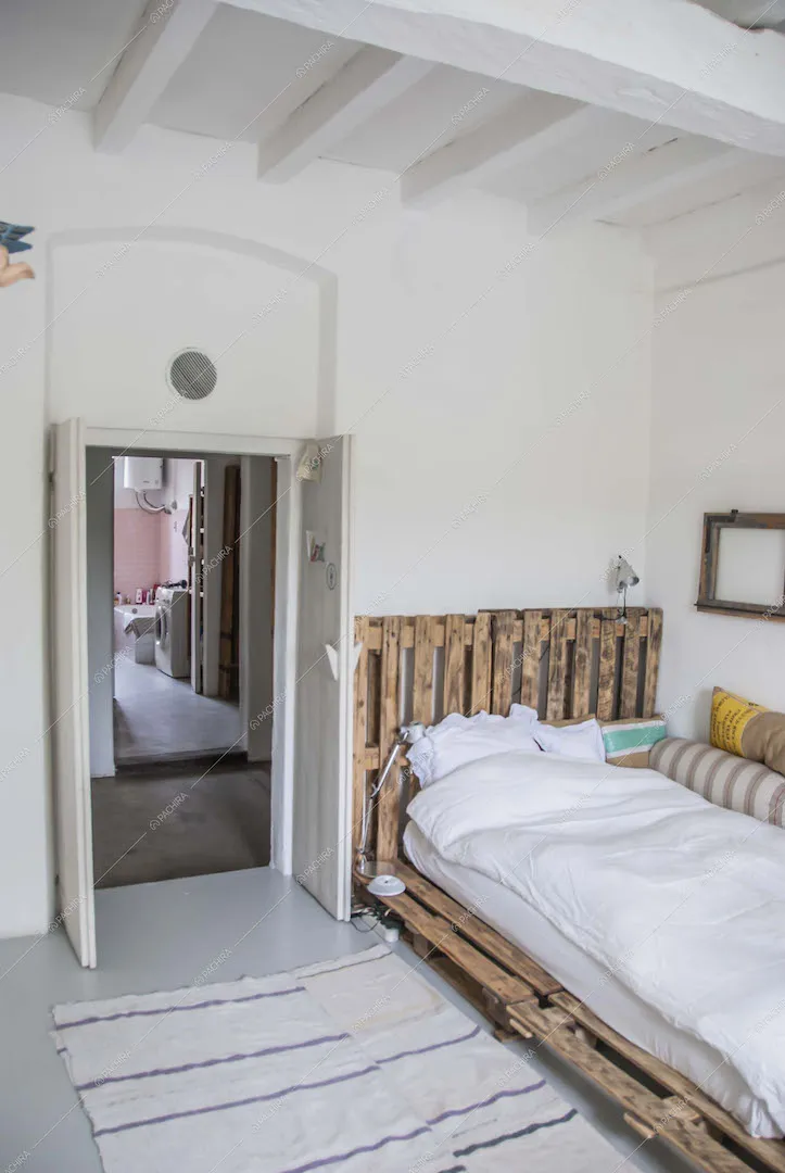 Letto con struttura in pedane di legno
