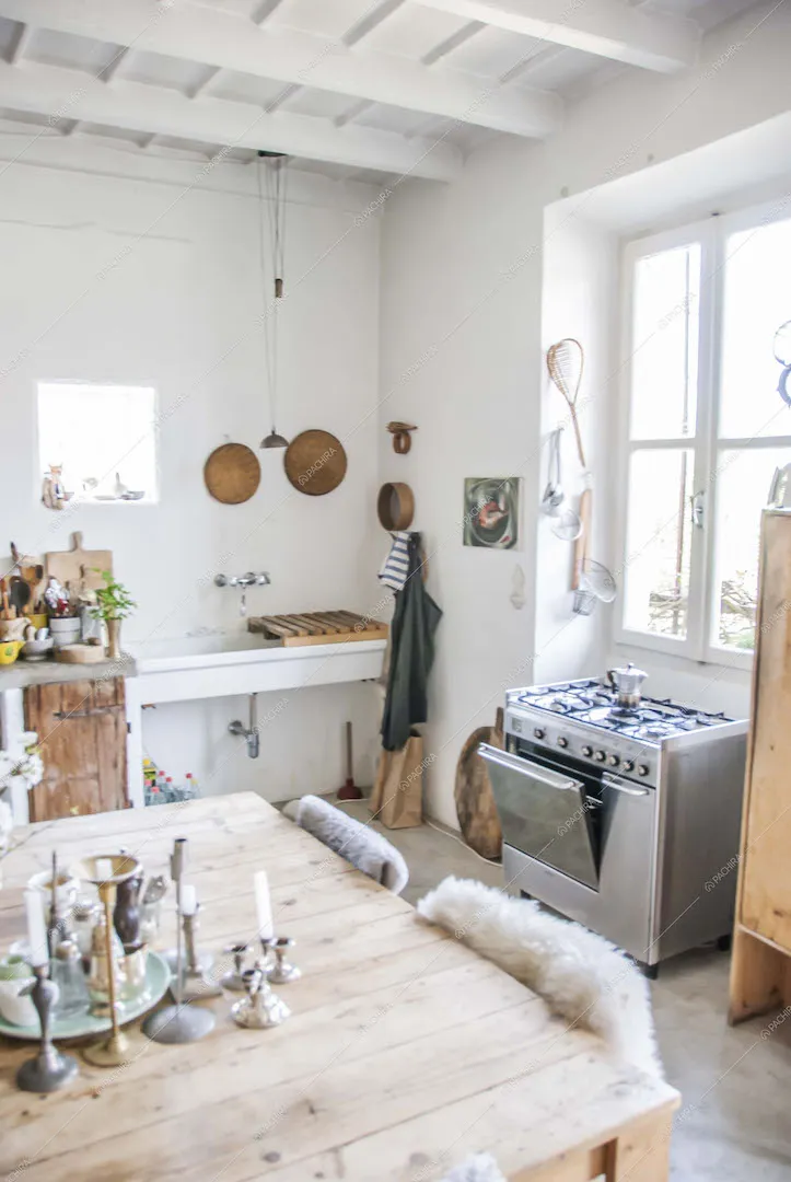 Zona cucina con fornelli a gas sul forno