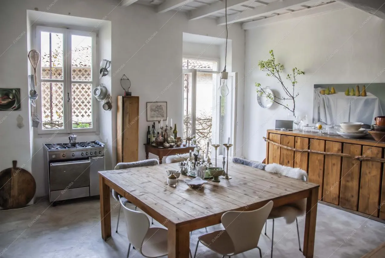 Zona cucina con fornelli a gas