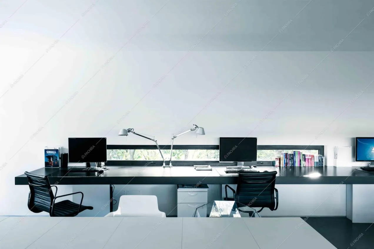 Studio con doppia scrivania