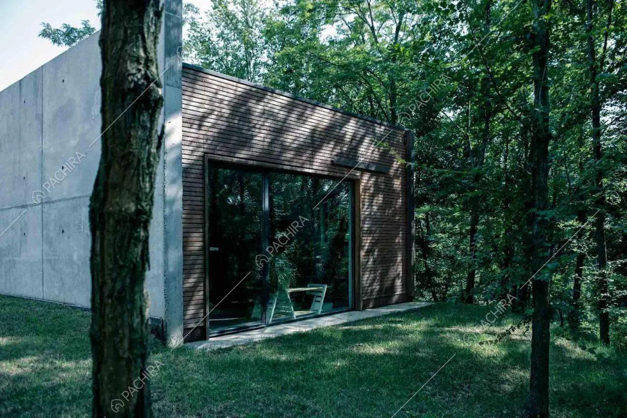 Vetrata vista dal giardino