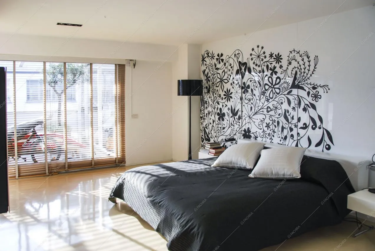 Camera da letto con vetrate