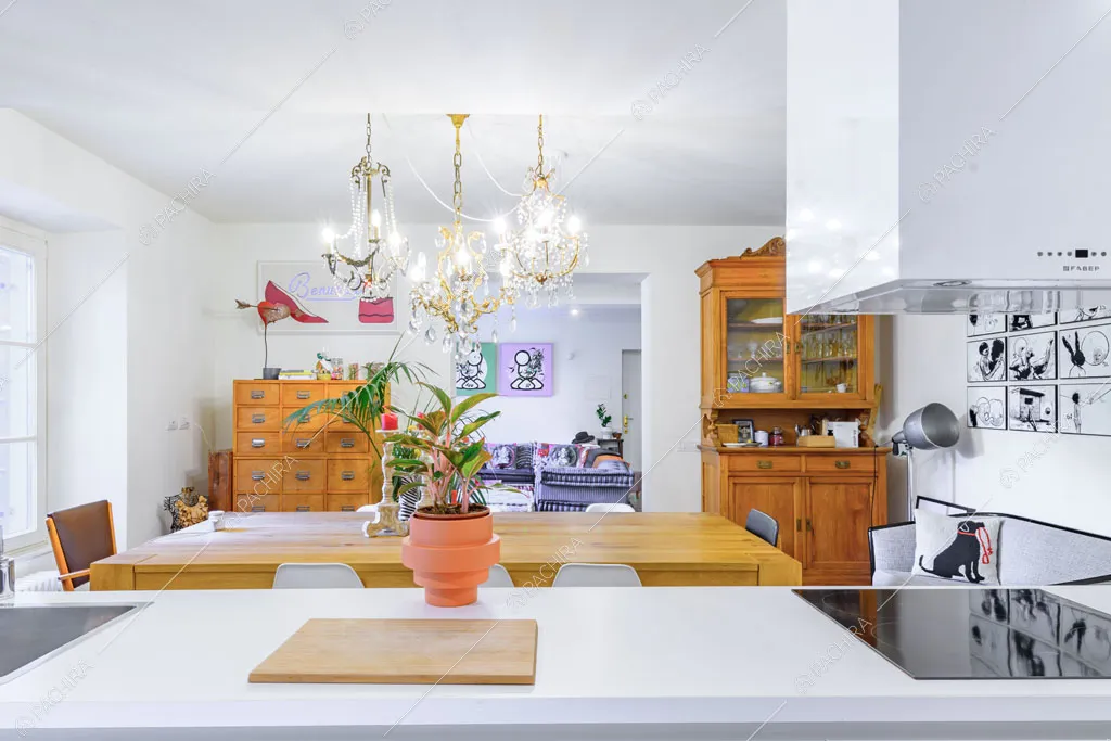 Vista sulla zona living dalla penisola della cucina dell'appartamento Tramontana, location in stile contemporaneo a Milano