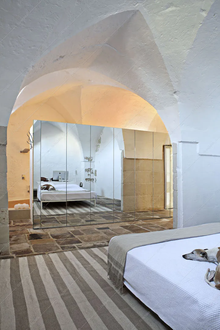 Armadio a specchio nella camera da letto