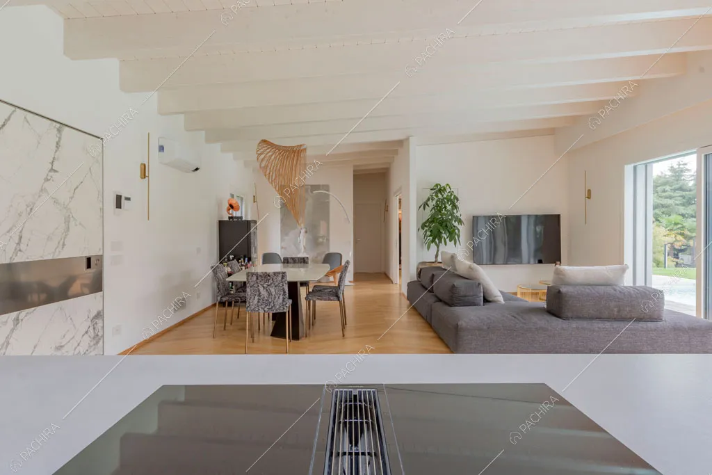 Cucina della villa Amazonite, location in stile contemporaneo a Varese