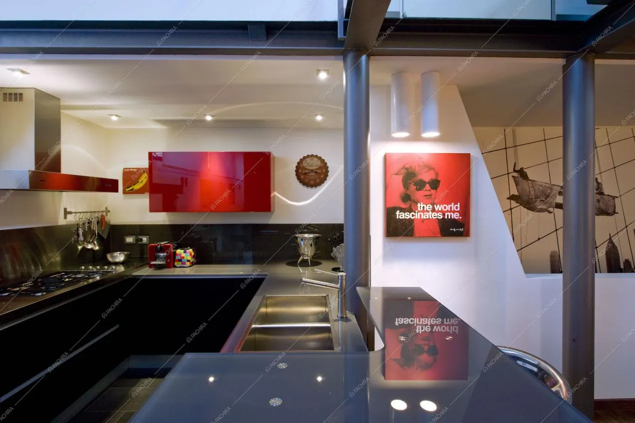 Cucina a penisola con banco bar
