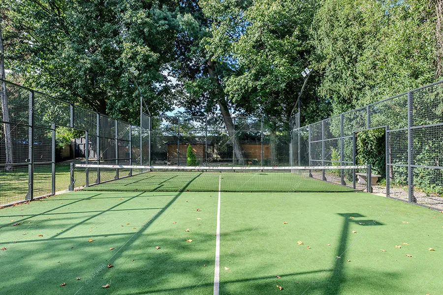 Campo da tennis della villa Rainier, location in stile liberty a Milano