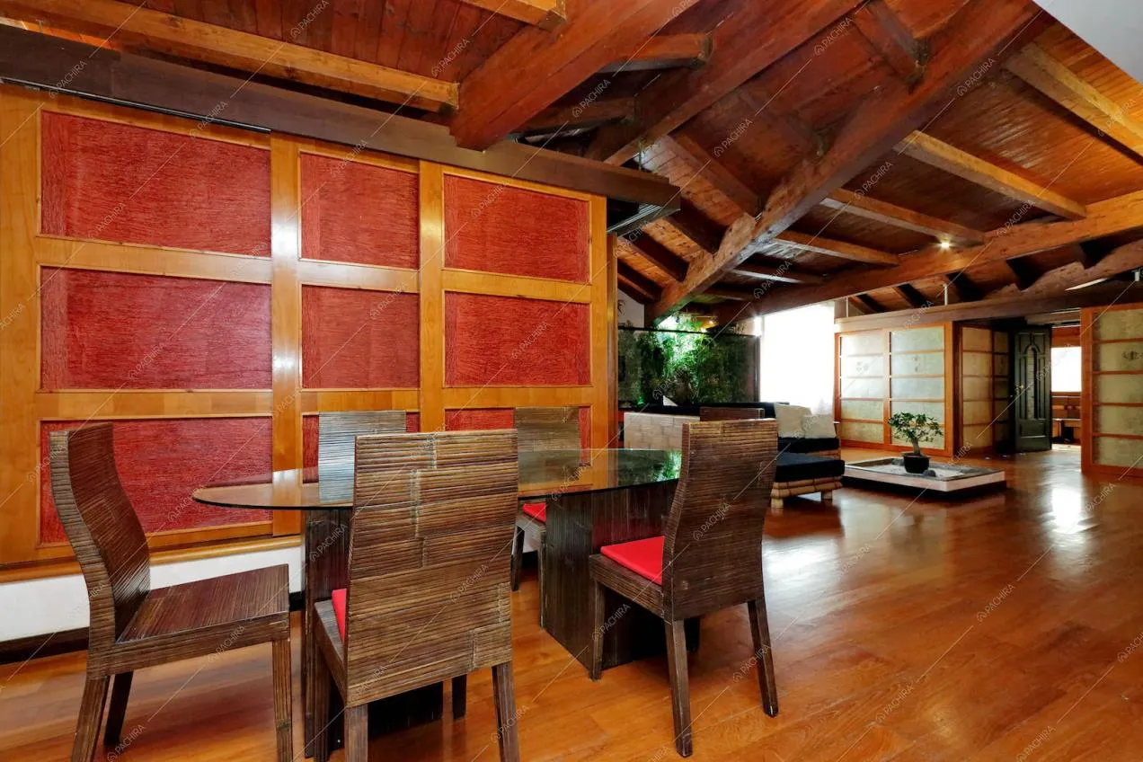 Tavolo da pranzo con consolle in vetro e struttura in legno