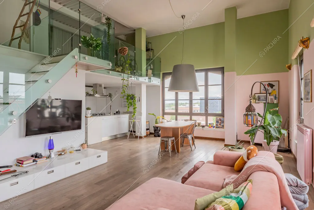 Pavimento in parquet nella sala del loft Cardamomo, location in stile contemporaneo a Milano