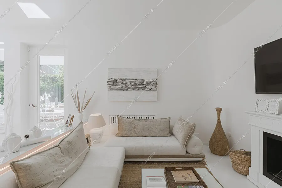 Salotto dell'appartamento Pansy, location moderna per shooting a Roma