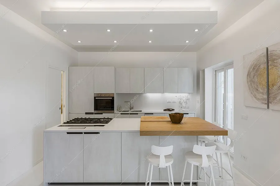 Cucina a isola dell'appartamento Pansy, location moderna per shooting a Roma