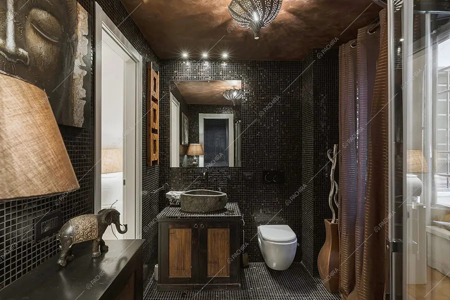 Bagno dell'appartamento Pansy, location moderna per shooting a Roma