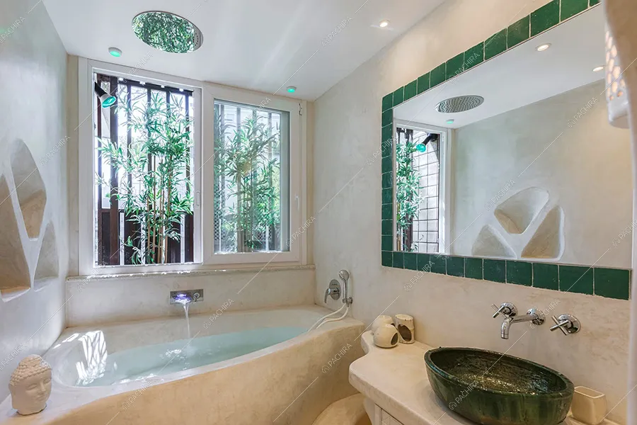 Bagno dell'appartamento Pansy, location moderna per shooting a Roma