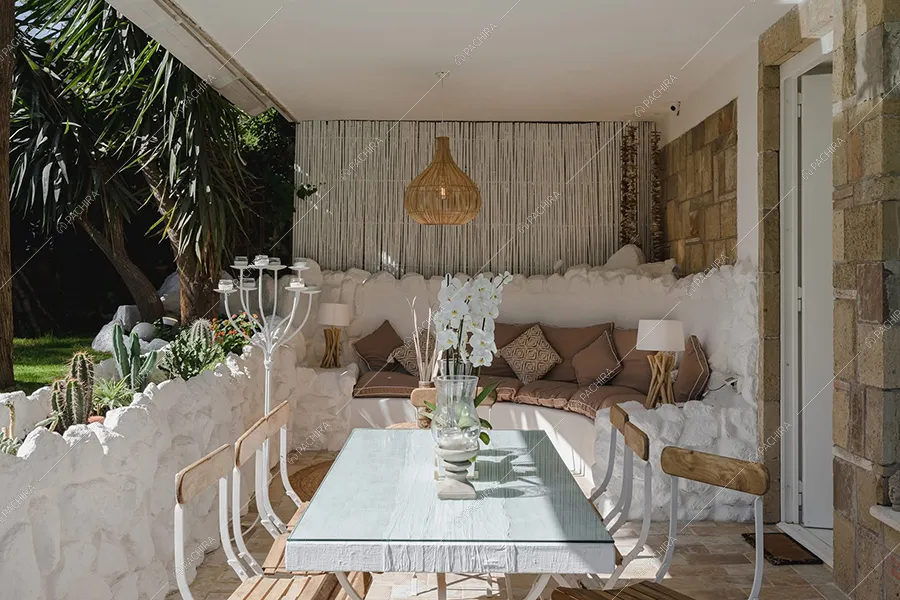 Veranda dell'appartamento Pansy, location moderna per shooting a Roma