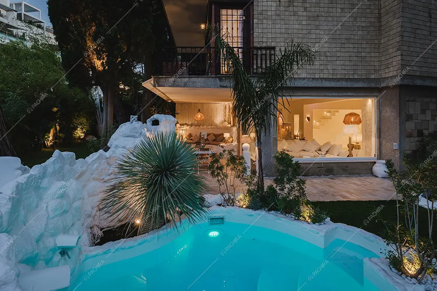 Piscina dell'appartamento Pansy, location moderna per shooting a Roma