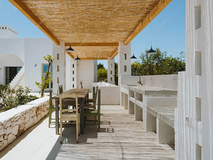 Veranda della villa Wahiba, location contemporanea per shooting a Brindisi