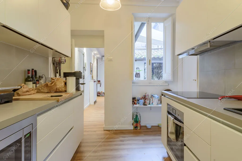 Cucina del loft Rooibois, location in stile moderno per shooting a Roma
