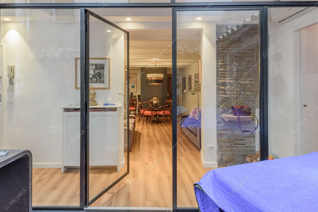 Vetrate del loft Rooibois, location in stile moderno per shooting a Roma