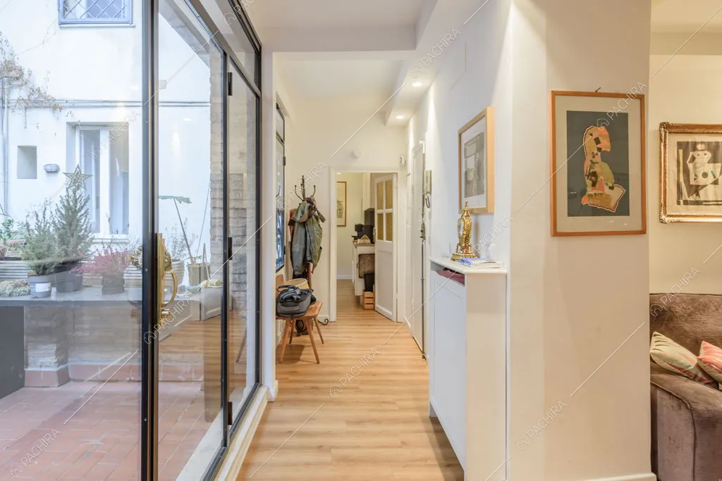 Corridoio del loft Rooibois, location in stile moderno per shooting a Roma