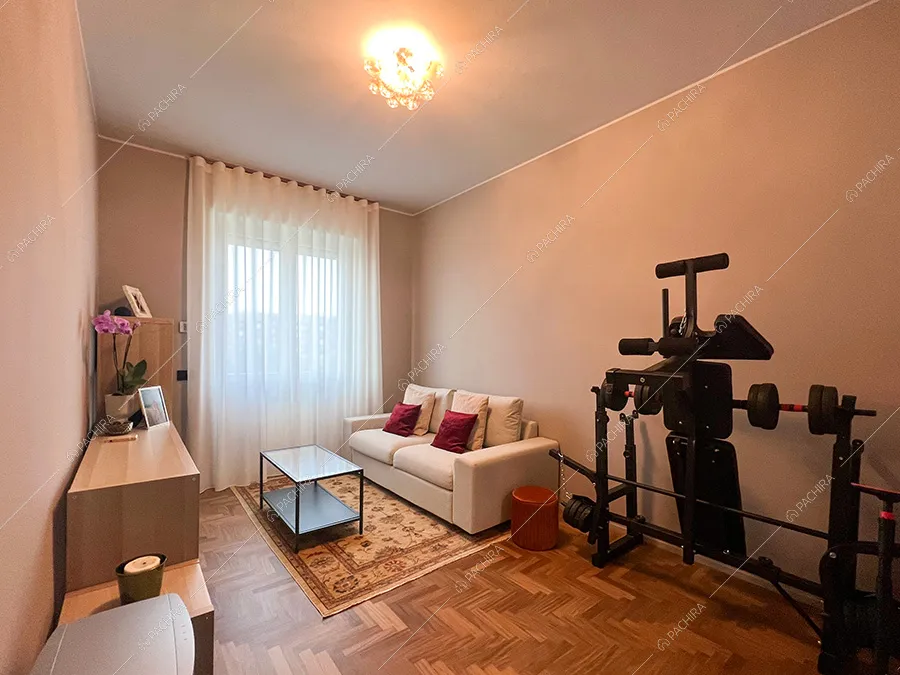 Salotto dell'appartamento Morganite, location in stile contemporaneo per shooting a Milano