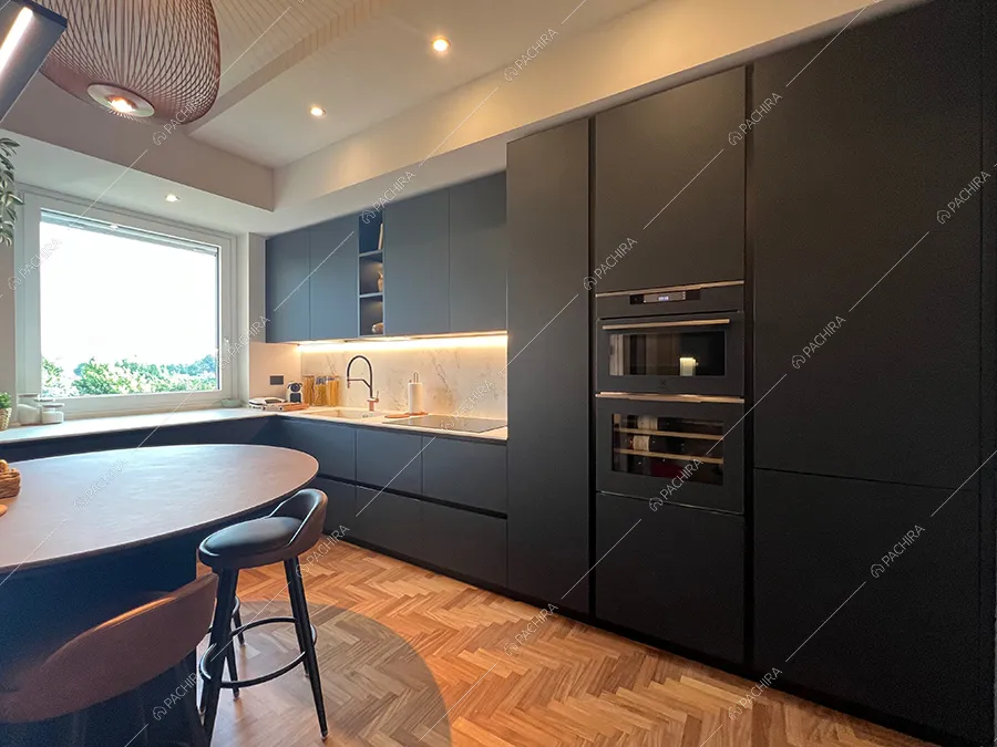 Cucina dell'appartamento Morganite, location in stile contemporaneo per shooting a Milano