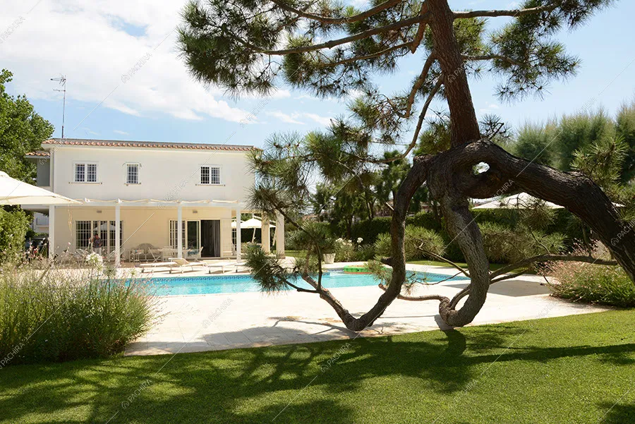 Giardino della villa Kumtag, location in stile contemporaneo per shooting a Roma
