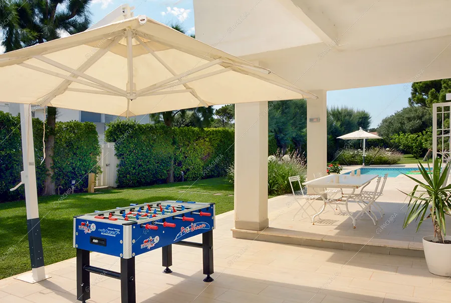 Veranda della villa Kumtag, location in stile contemporaneo per shooting a Roma