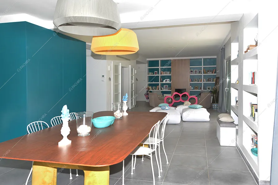 Sala pranzo della villa Kumtag, location in stile contemporaneo per shooting a Roma
