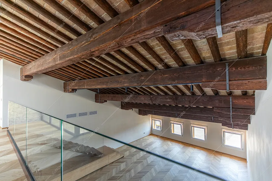 Open space dell'attico Pontederia, location in stile moderno per shooting a Padova