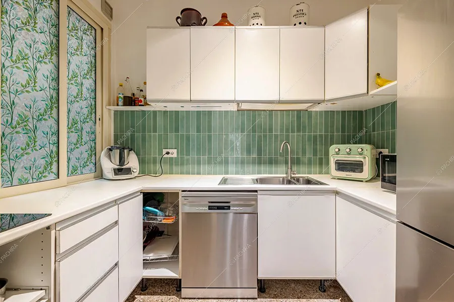 Cucina dell'appartamento Nemesia, location in stile moderno per shooting a Roma