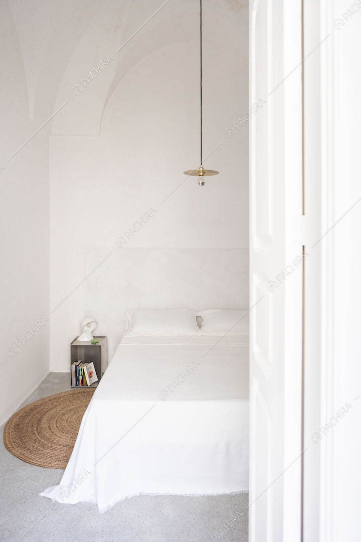 Camera da letto dell'appartamento Polond, location moderna per shooting a Lecce