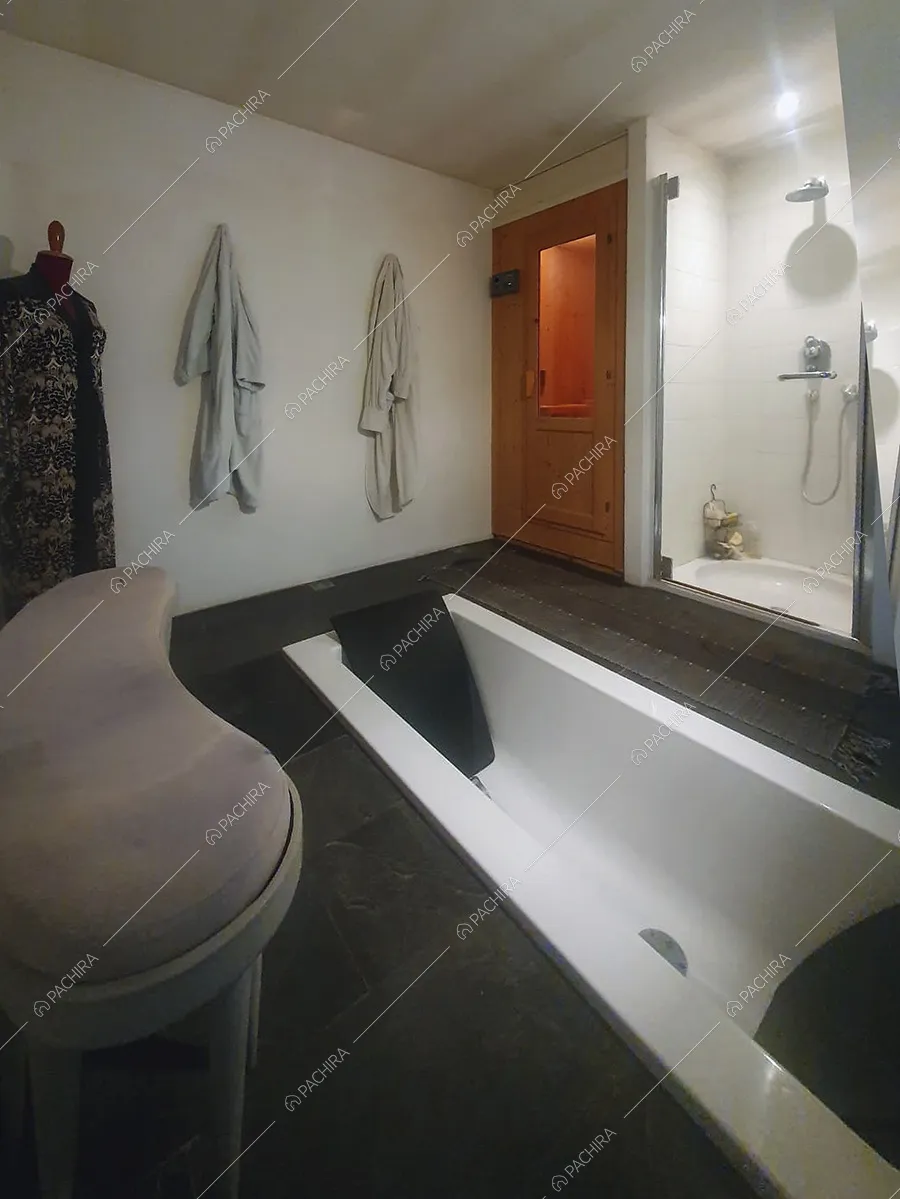 Bagno della villa Pechora, location contemporanea per shooting a Roma