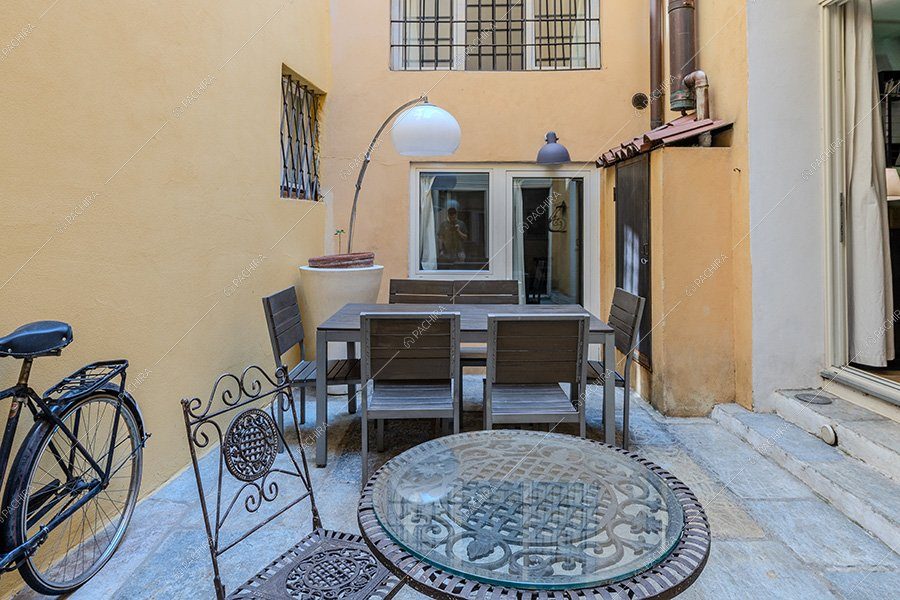 Cortile del loft Foraker, location in stile vintage a Bergamo