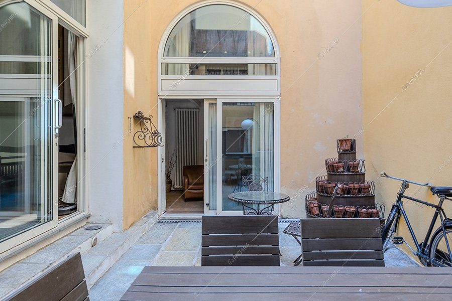 Cortile del loft Foraker, location in stile vintage a Bergamo