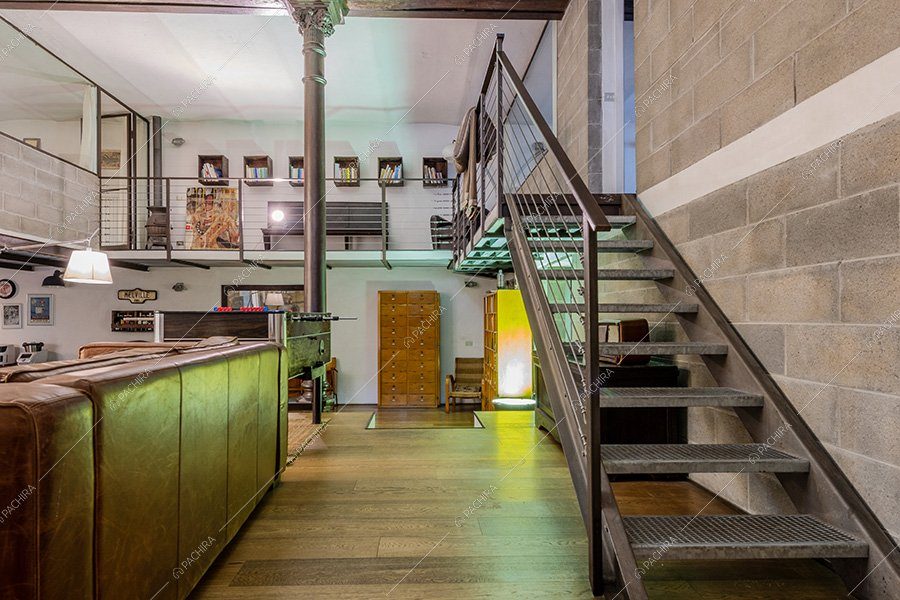 Scale del loft Foraker, location in stile vintage a Bergamo