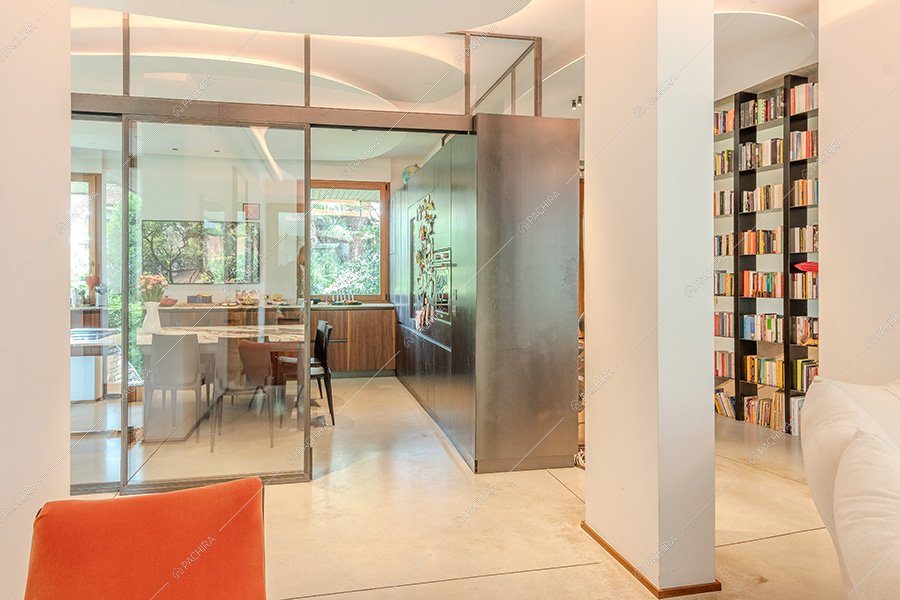 Zona living della villa Atlas, location in stile contemporaneo per shooting a Milano