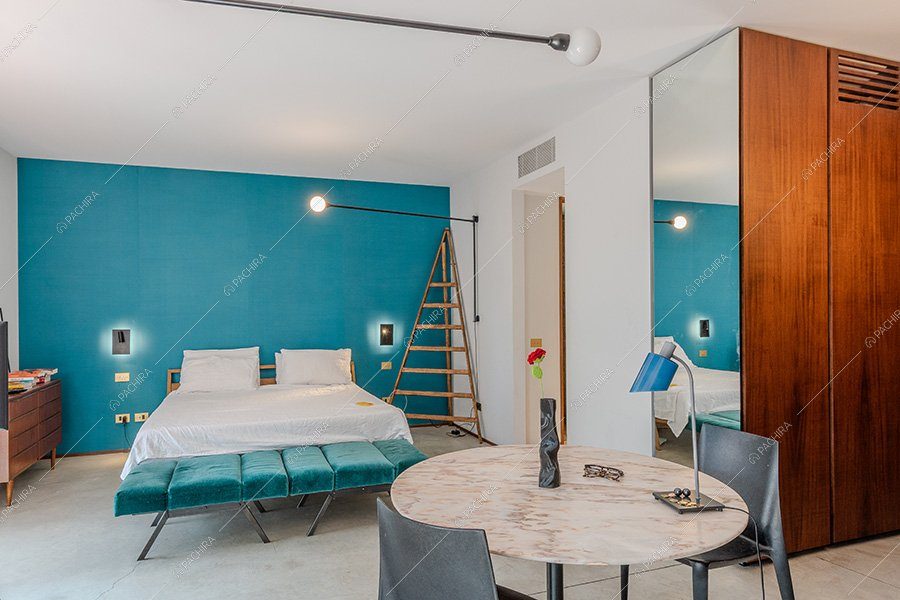 Camera da letto della villa Atlas, location in stile contemporaneo per shooting a Milano