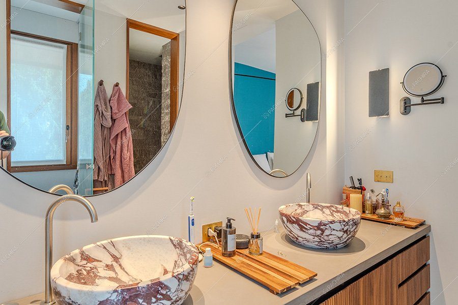 Bagno della villa Atlas, location in stile contemporaneo per shooting a Milano