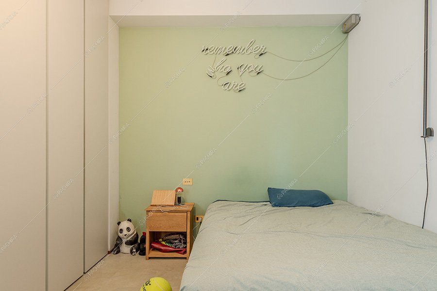 Camera da letto della villa Atlas, location in stile contemporaneo per shooting a Milano