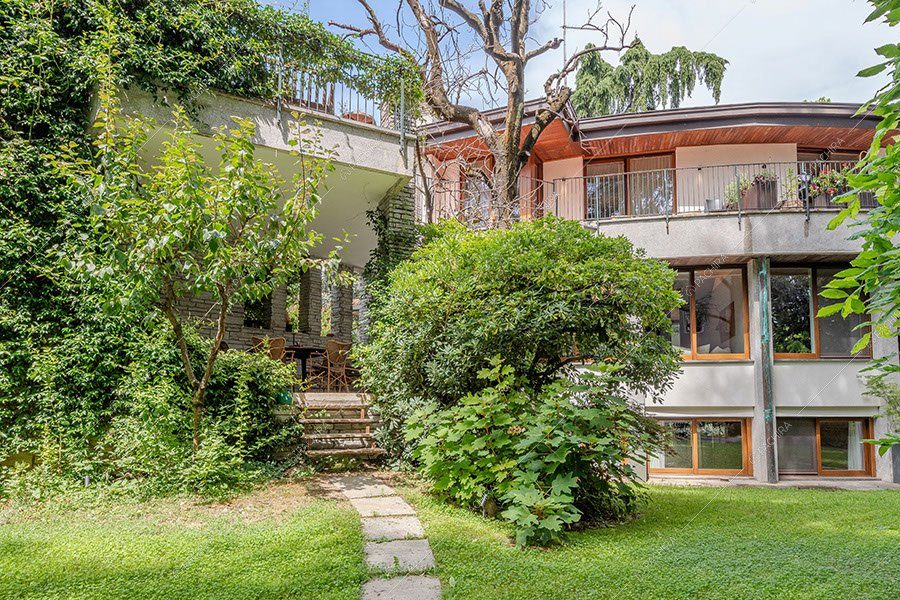 Giardino della villa Atlas, location in stile contemporaneo per shooting a Milano