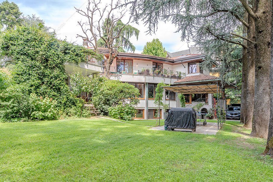 Giardino della villa Atlas, location in stile contemporaneo per shooting a Milano