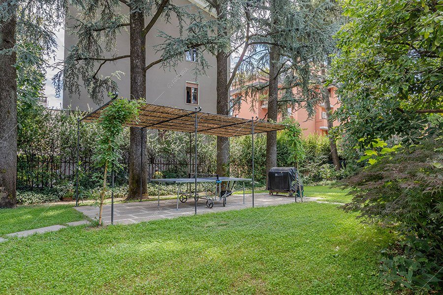 Giardino della villa Atlas, location in stile contemporaneo per shooting a Milano