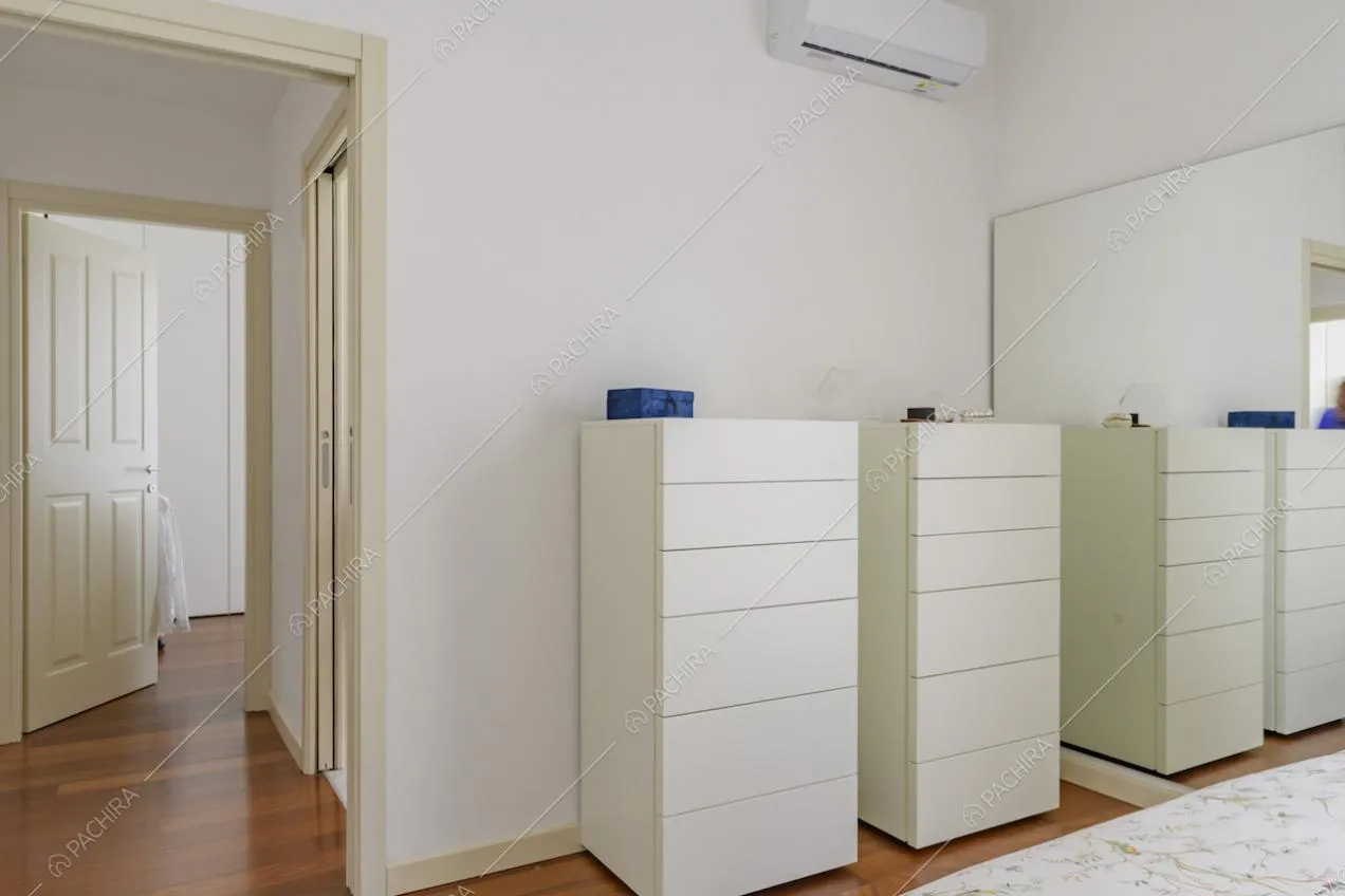 Vista sul corridoio dalla camera da letto matrimoniale