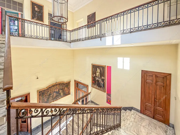 Scale della dimora storica Ande, location in stile classico a Monza